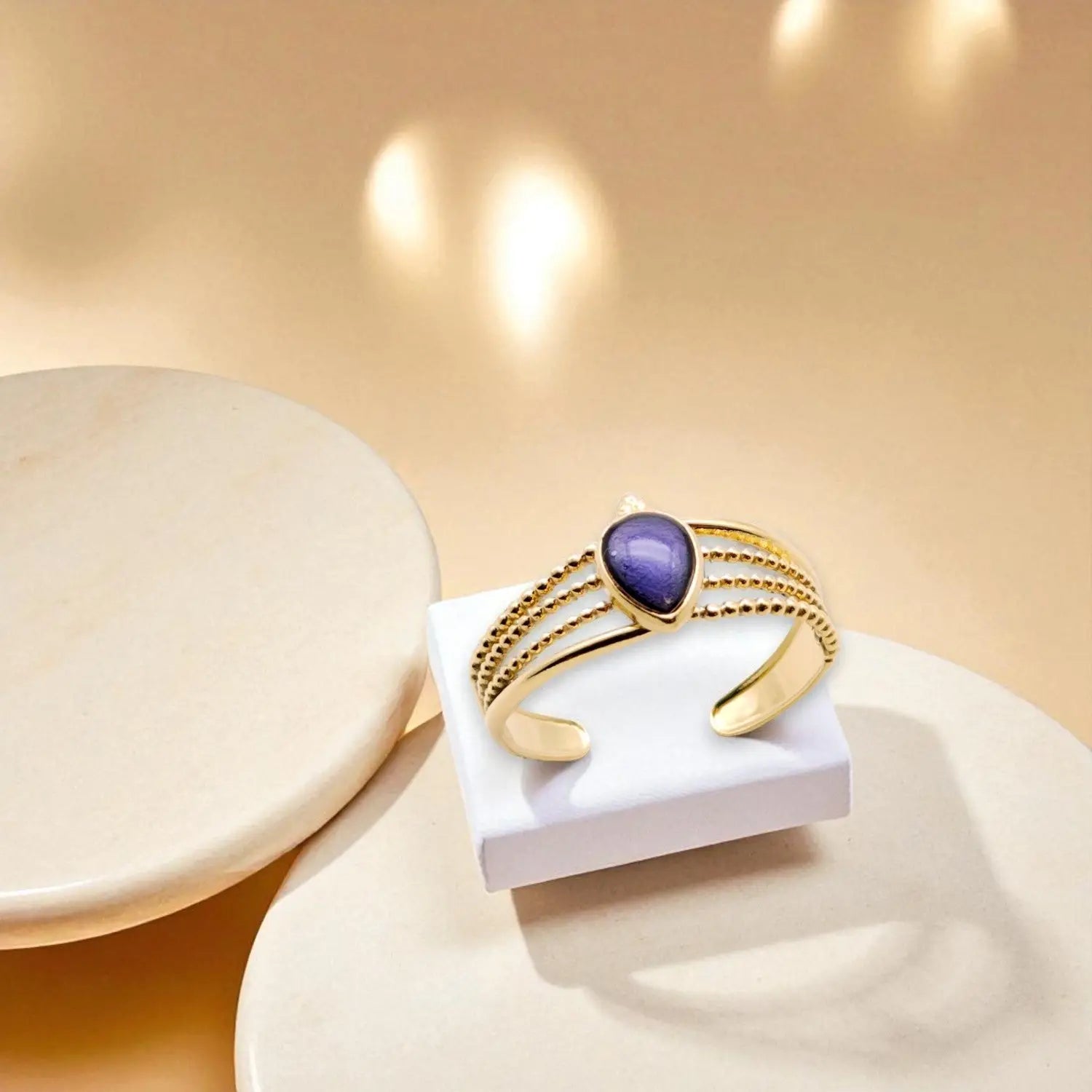 Ringe | SOLEA Epoxid Schmuck | Exklusive Epoxid Ringe Stilvolle Unikate- handmade in Austria Jeder Epoxidring ist aufgrund seiner handgefertigten Herstellung ein Unikat. Die Verwendung verschiedener Farben und Materialien im Epoxidharz ermöglicht es, indi