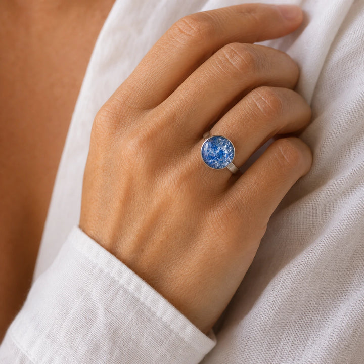 Blue Alloy Ring von SOLEA - Modelbild