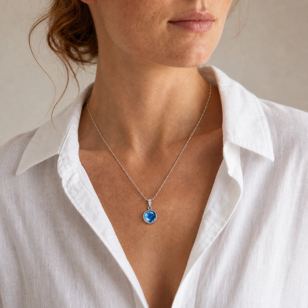 Blue and White Delight von SOLEA - Modelbild