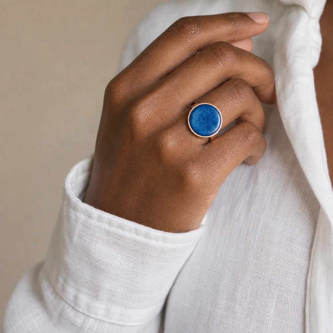 Blue Calm Ring von SOLEA - Modelbild