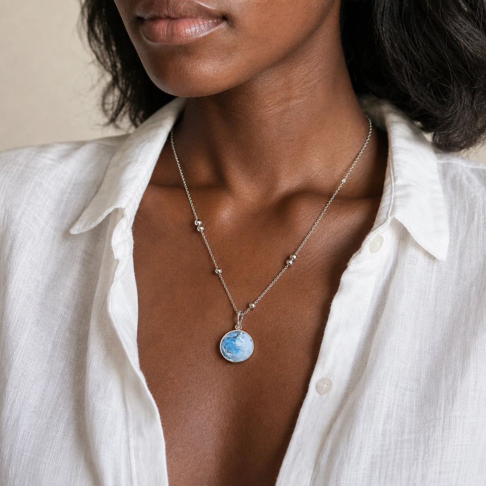 Blue Glass Serenity von SOLEA - Modelbild