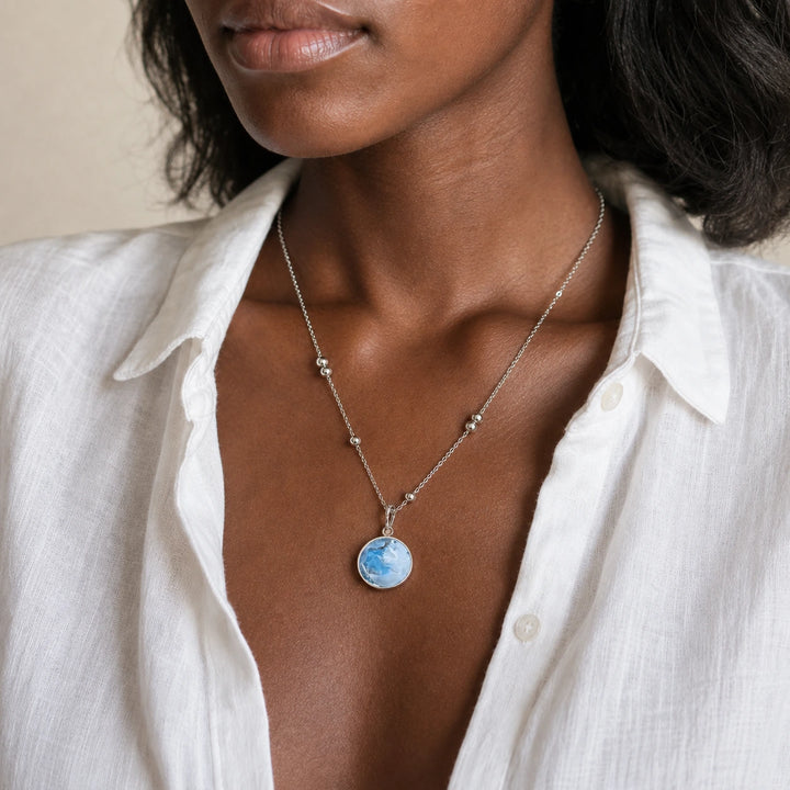 Blue Glass Serenity von SOLEA - Modelbild