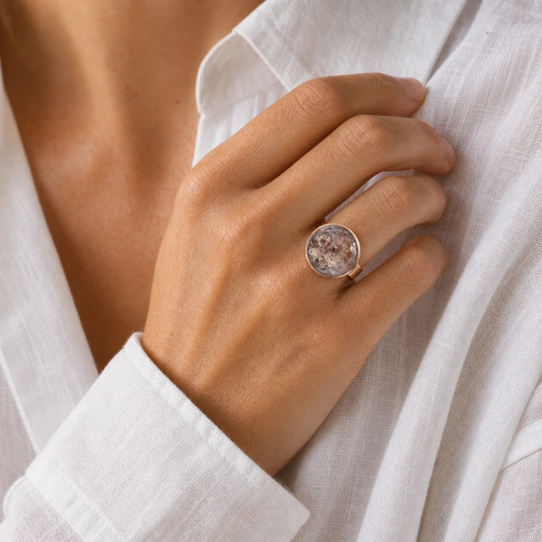 Cocoa Gold Ring von SOLEA - Modelbild