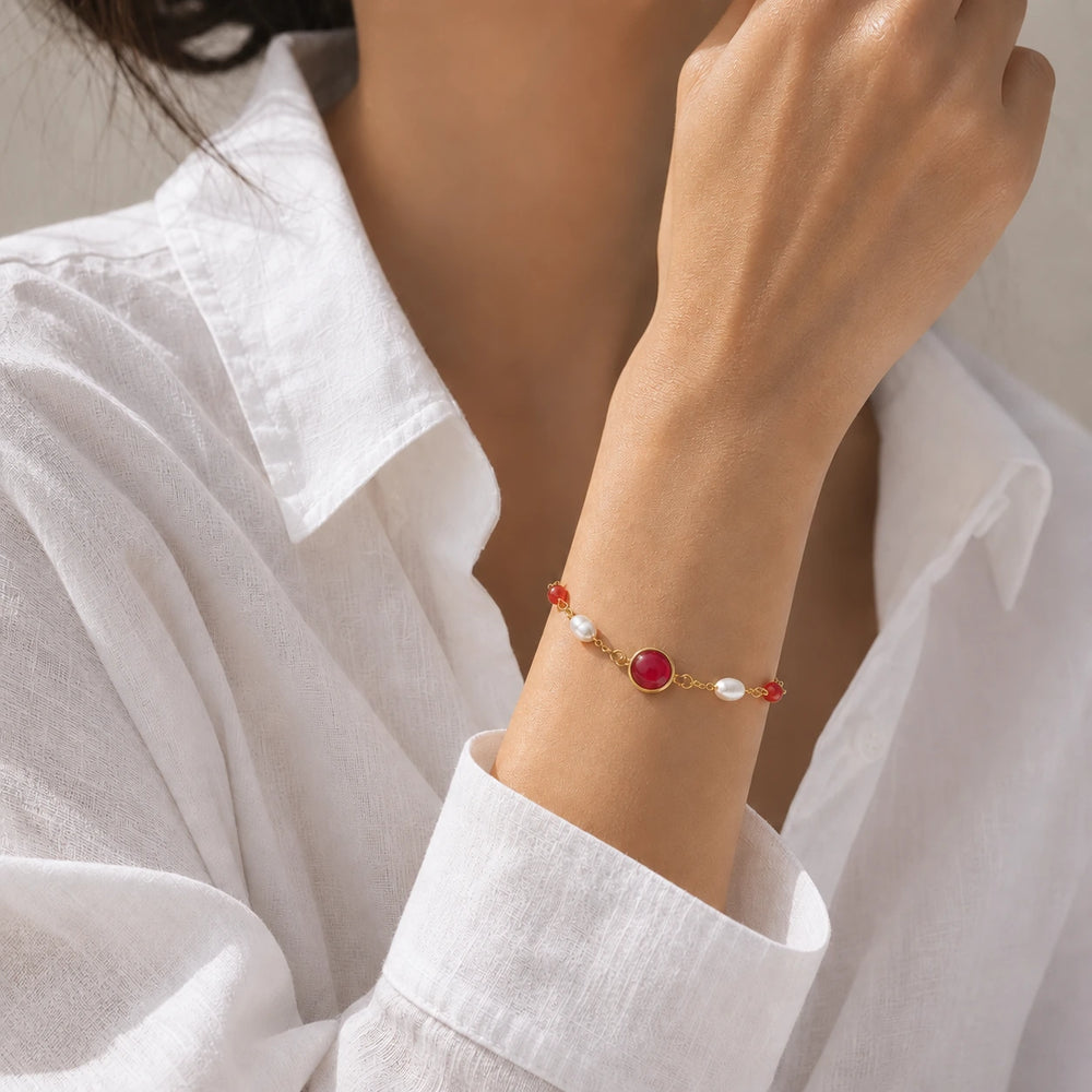 Crimson Gem Chain von SOLEA - Modelbild
