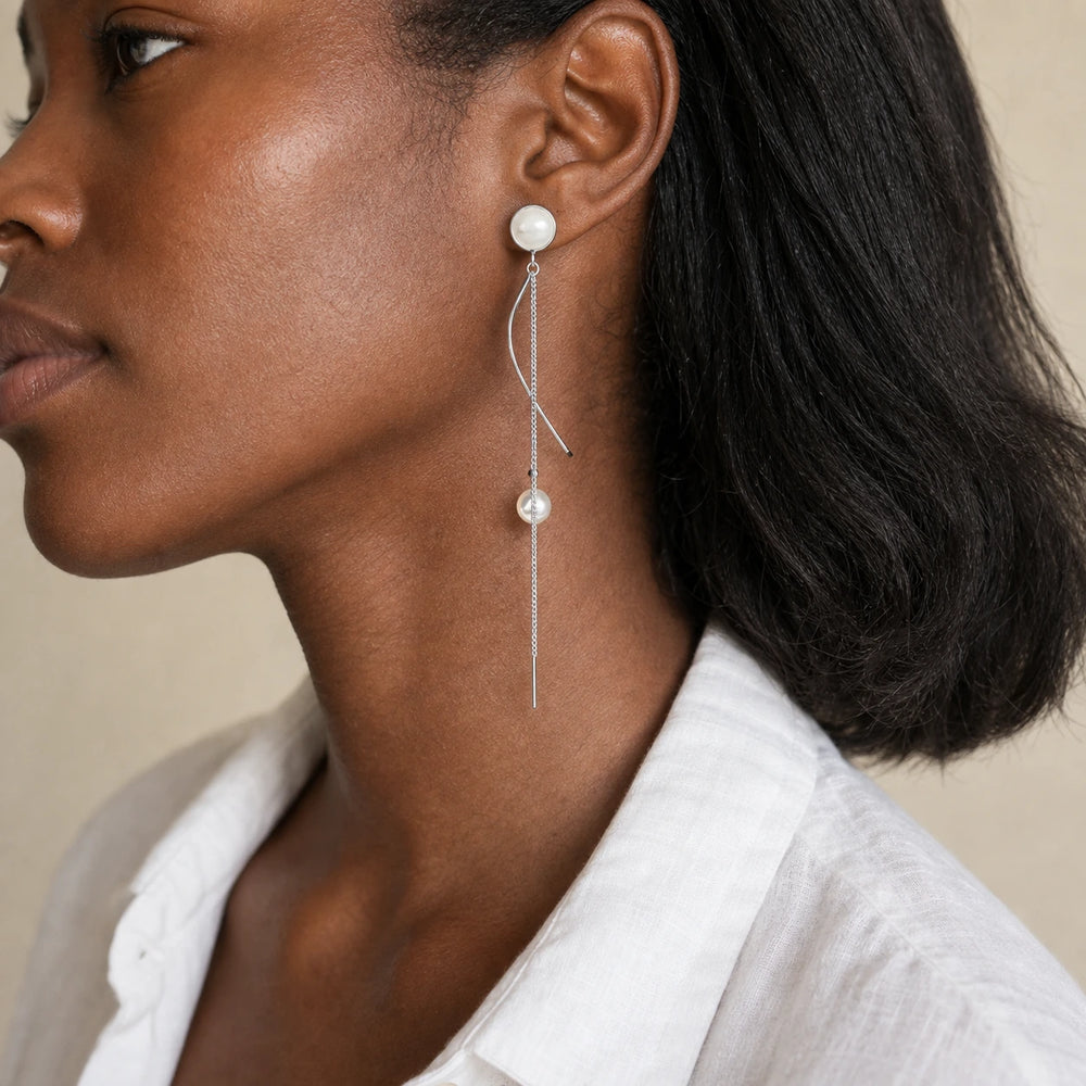 Articulated Elegance von SOLEA getragen - Ohrringe
