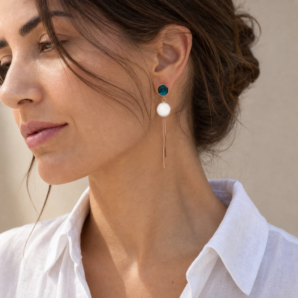 Azure Tassel Elegance von SOLEA getragen - Ohrringe
