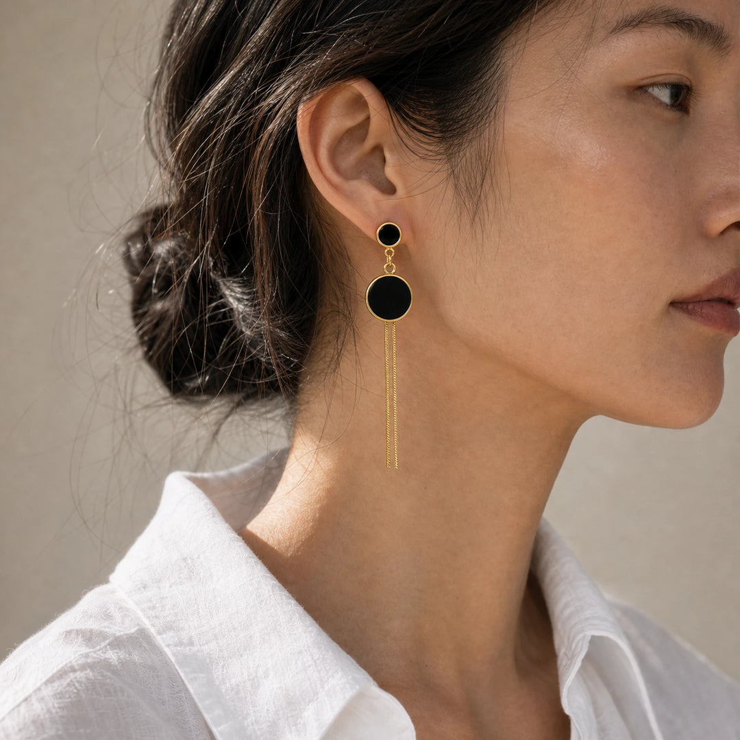 Black Enamel Elegance von SOLEA getragen - Ohrringe