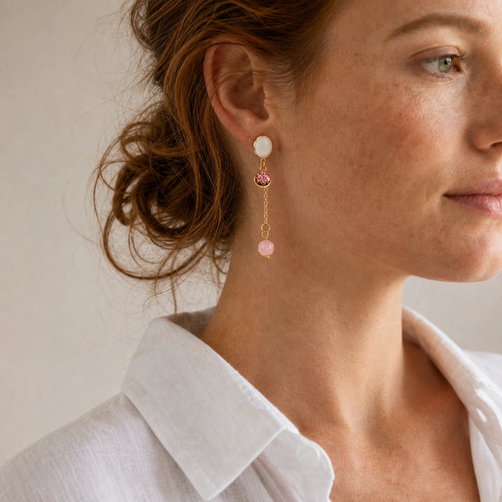 Gemstone Grace Studs von SOLEA getragen - Ohrringe