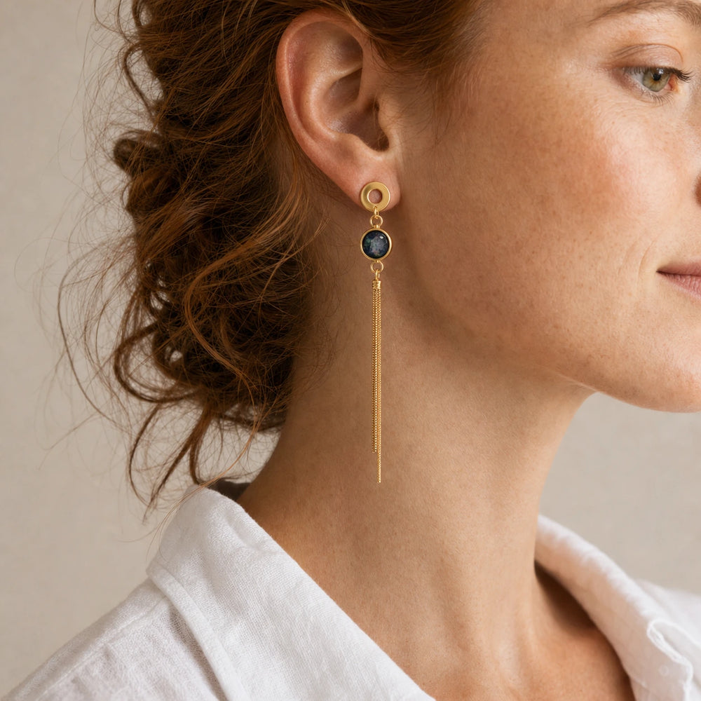 Pearl Drop Elegance von SOLEA getragen - Ohrringe