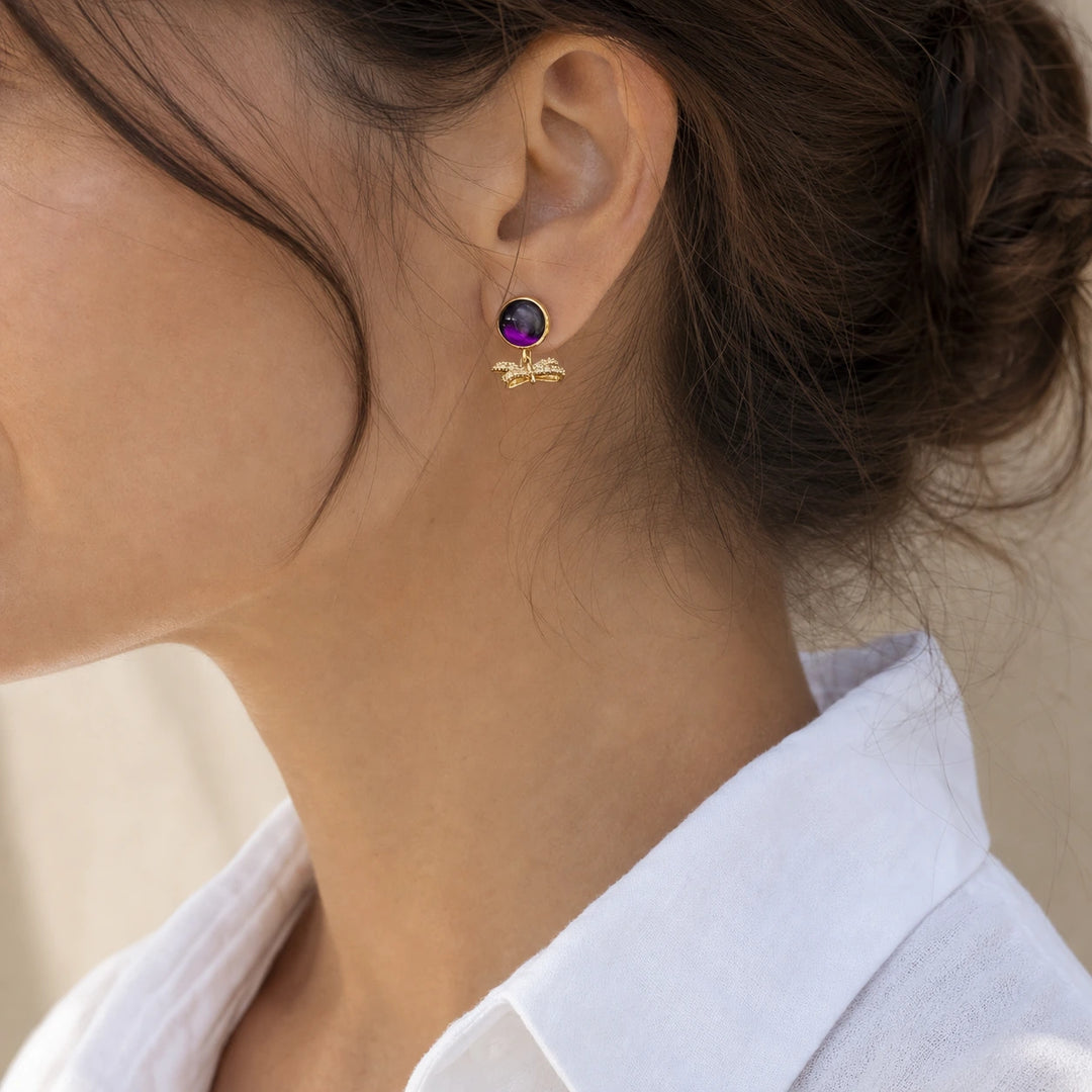 Shimmering Bow von SOLEA getragen - Ohrringe