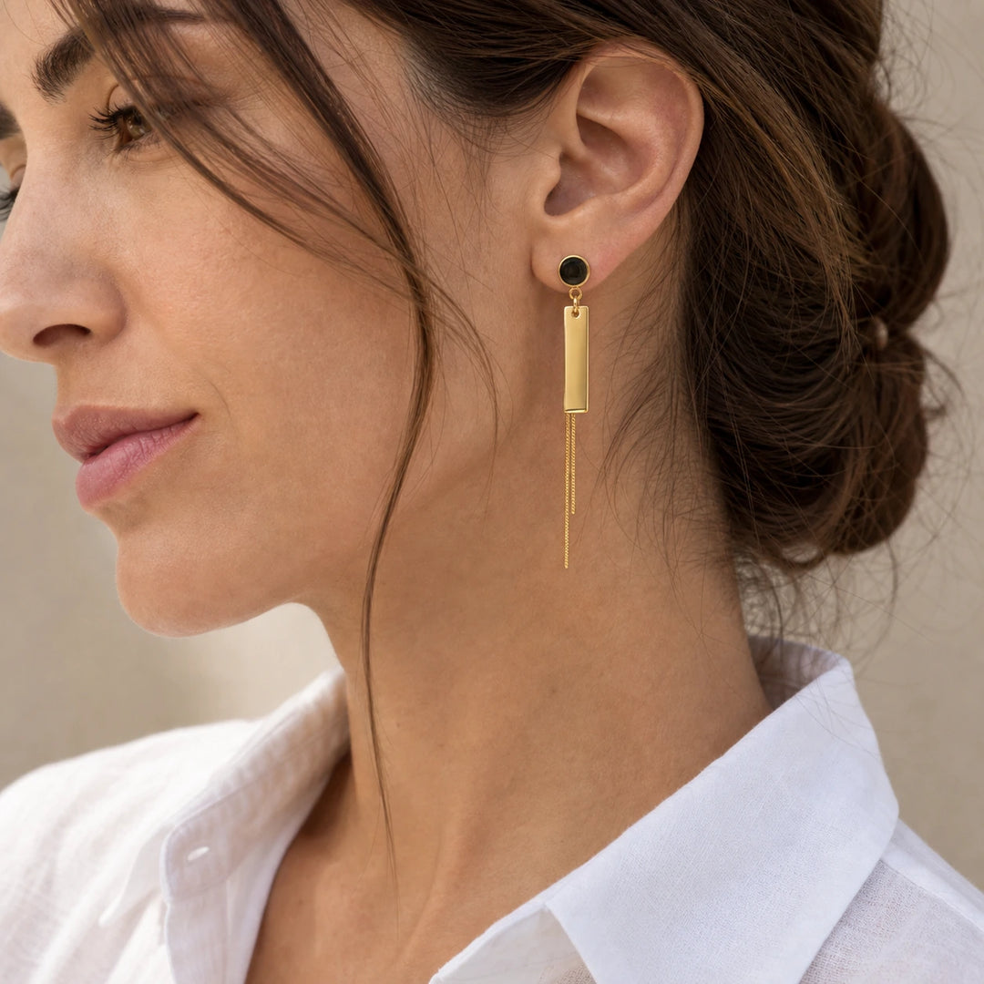 Snake Tassel Studs von SOLEA getragen - Ohrringe