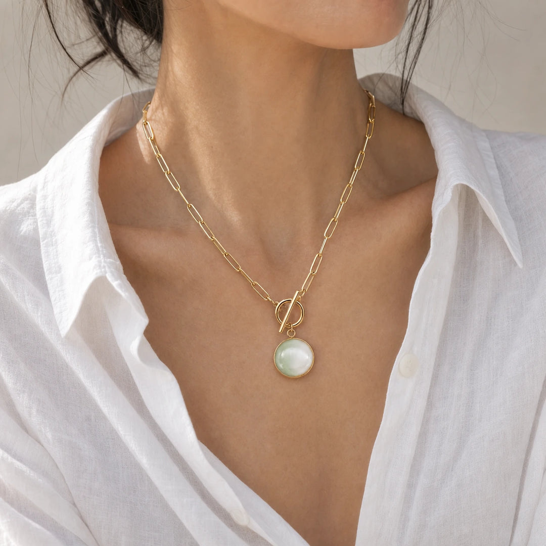 Emerald Chic Paperclip von SOLEA - Modelbild