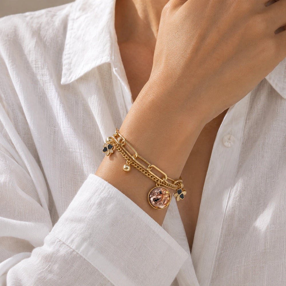 Gilded Glow Layers von SOLEA - Modelbild
