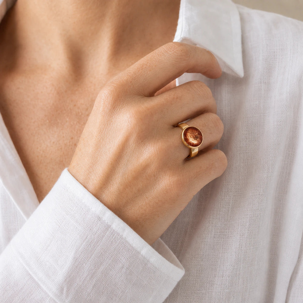 Gold Halo Ring von SOLEA - Modelbild