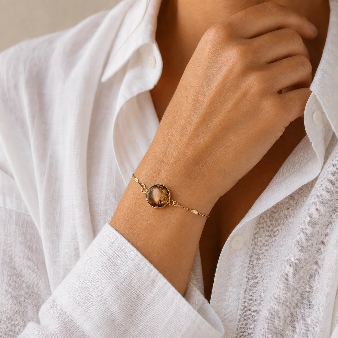 Golden Silhouette Chain von SOLEA - Modelbild