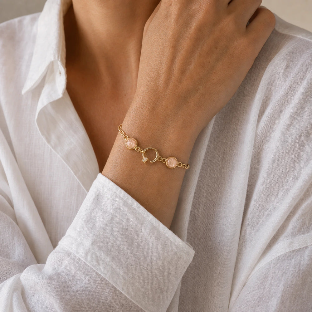 Layered Shine Bracelet von SOLEA - Modelbild