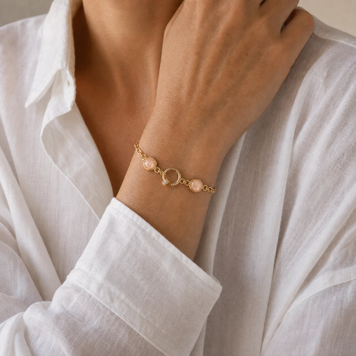 Layered Shine Bracelet von SOLEA - Modelbild
