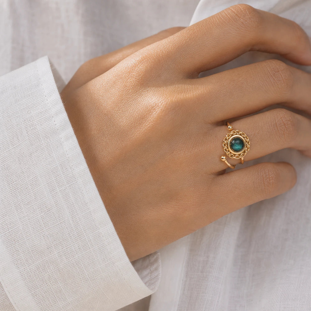 Pearl Mini Ring von SOLEA - Modelbild