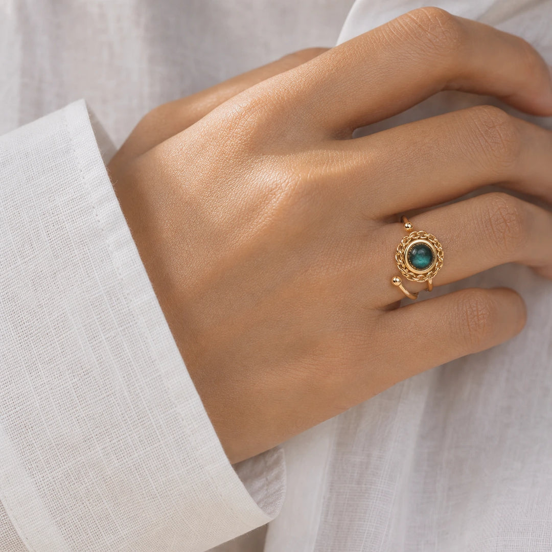 Pearl Mini Ring von SOLEA - Modelbild
