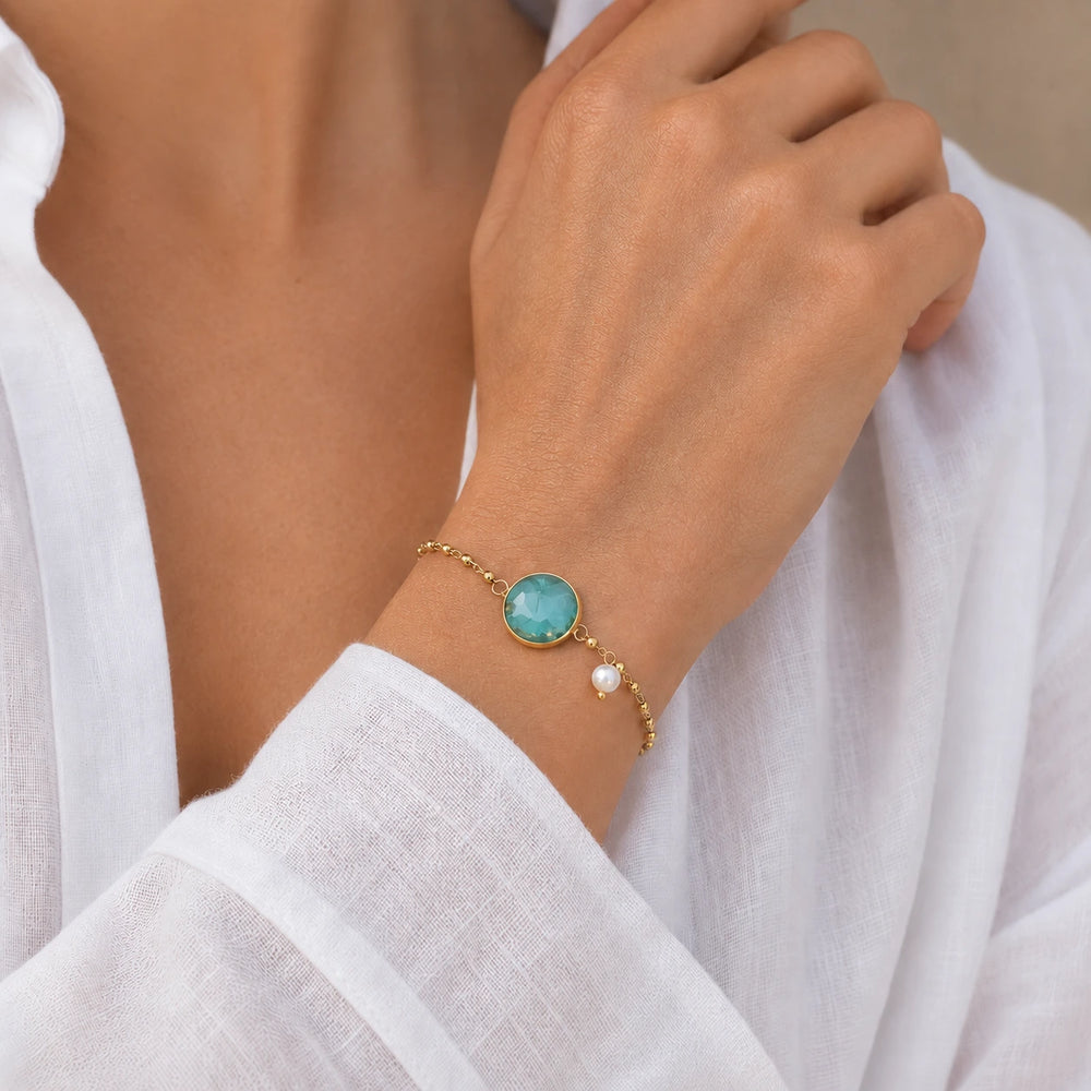 Pearl Orb Bracelet von SOLEA - Modelbild