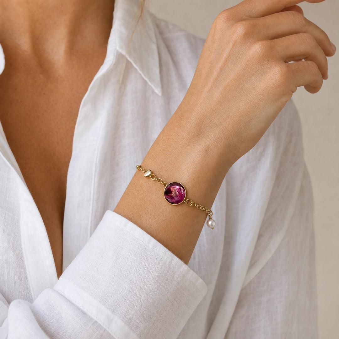 Pearl Tag Bracelet von SOLEA - Modelbild