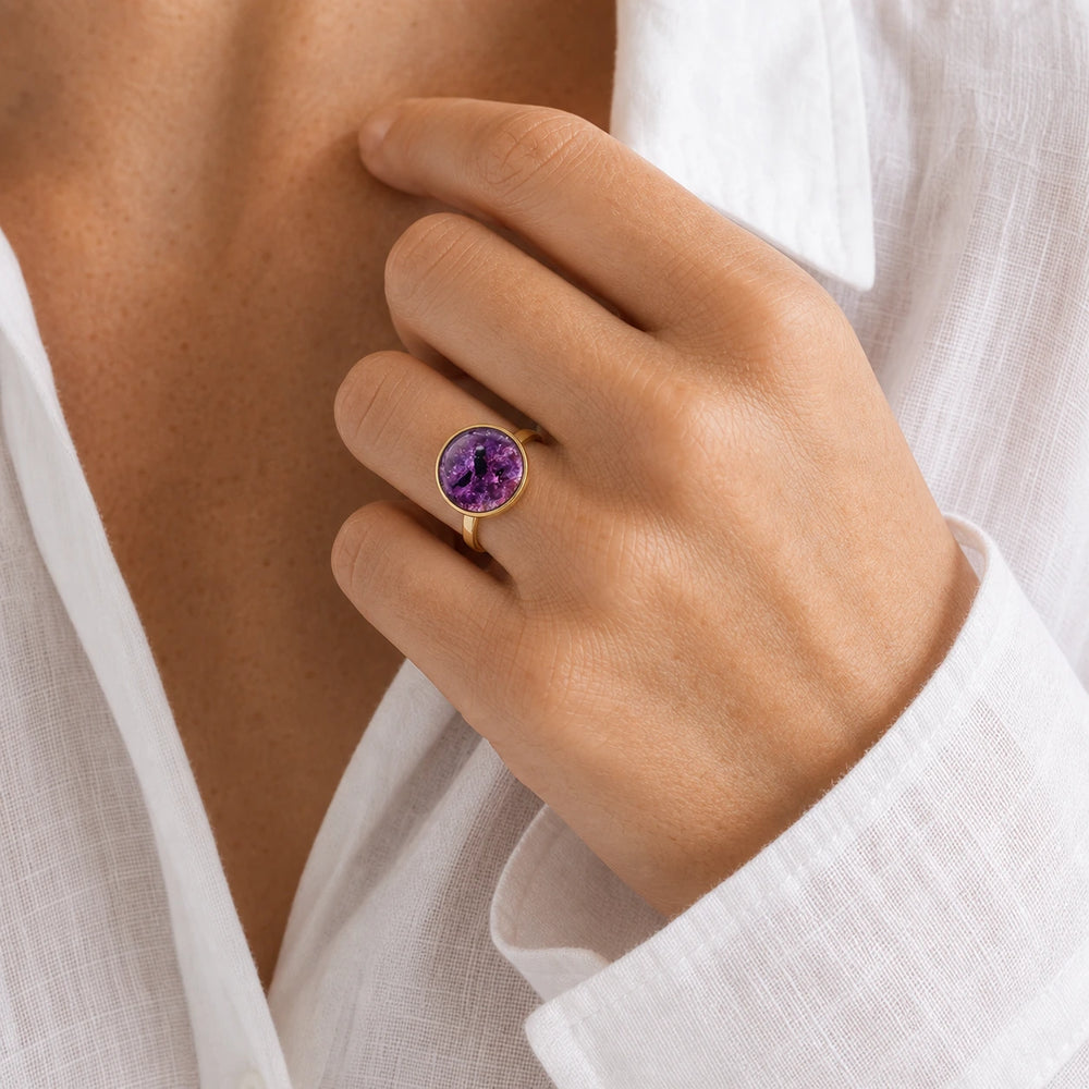 Rose Violet Ring von SOLEA - Modelbild