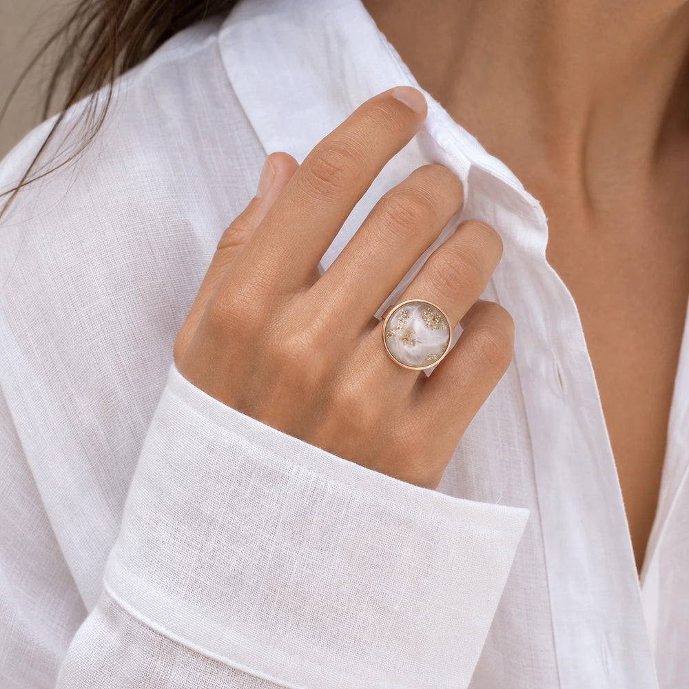 Sand Glow Ring von SOLEA - Modelbild