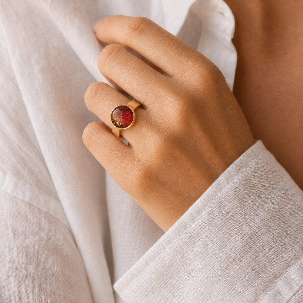 Scarlet Dot Ring von SOLEA - Modelbild