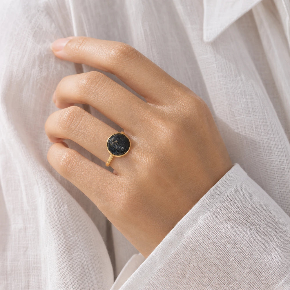 Shadow Crystal Ring von SOLEA - Modelbild