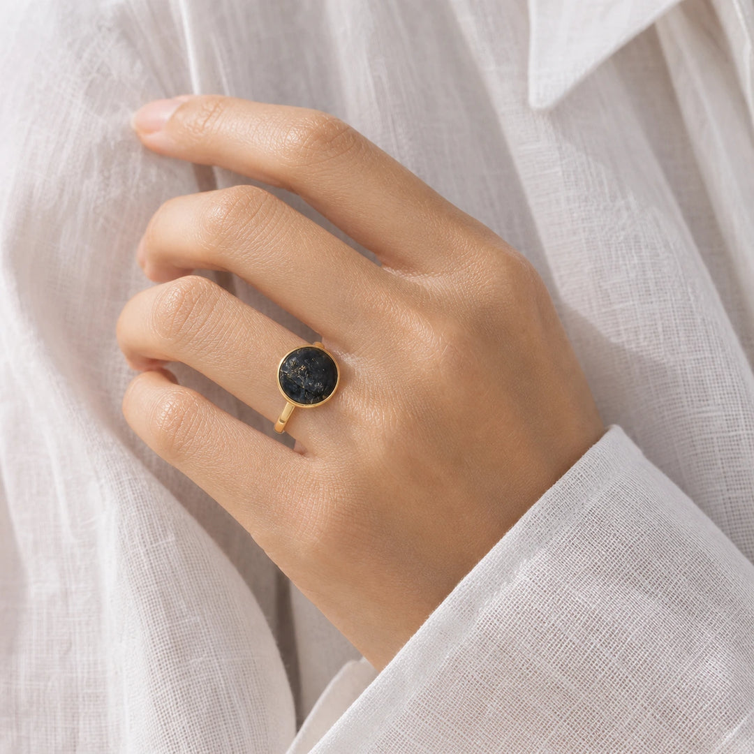 Shadow Crystal Ring von SOLEA - Modelbild