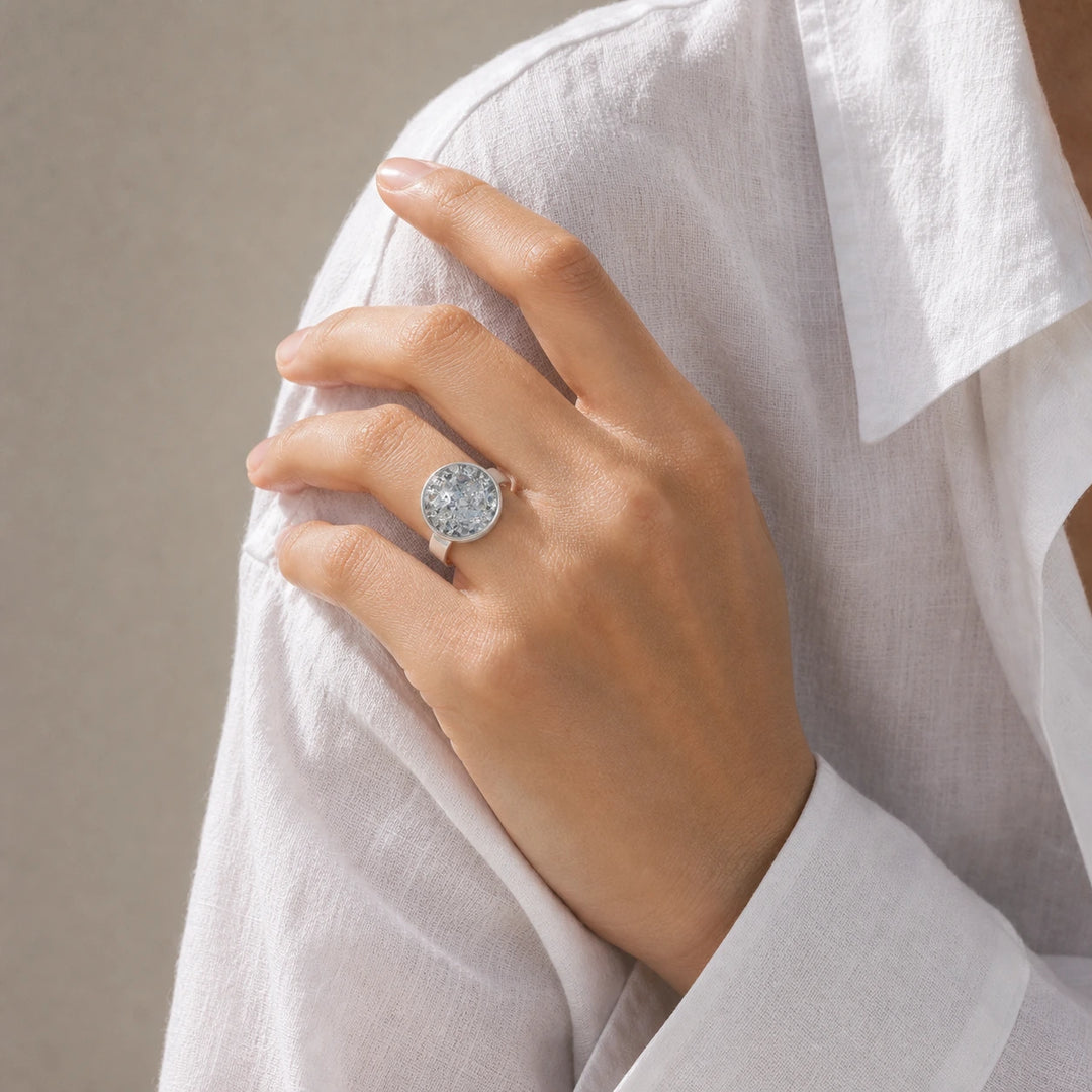 Silver Crystal Ring von SOLEA - Modelbild