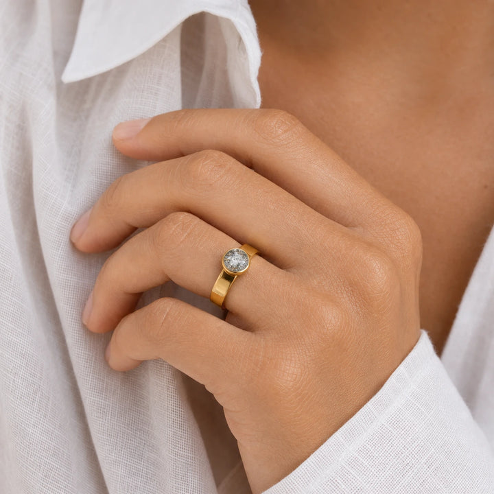 Silver Micro Ring von SOLEA - Modelbild