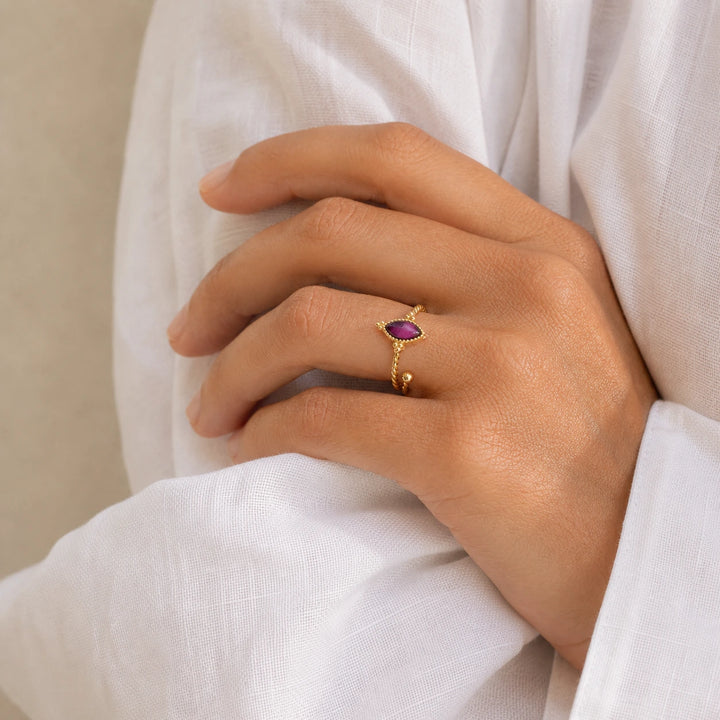 Violet Dot Ring von SOLEA - Modelbild